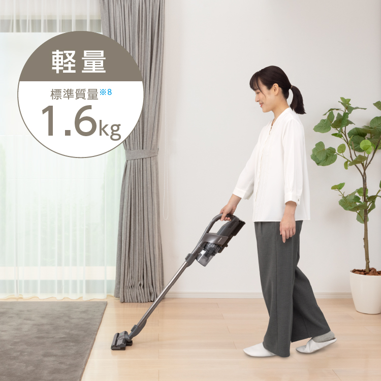 東芝コードレスクリーナー　トルネオ　VC-CLX72　使用シーン